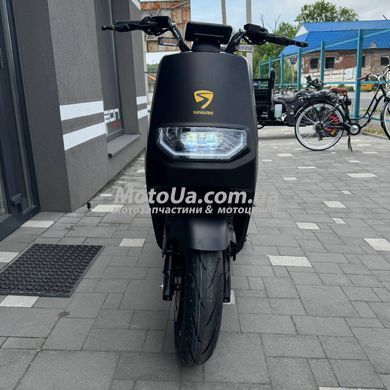 Электроскутер Spark SP2500E-2 (черно-желтый)