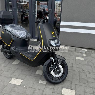 Электроскутер Spark SP2500E-2 (черно-желтый)